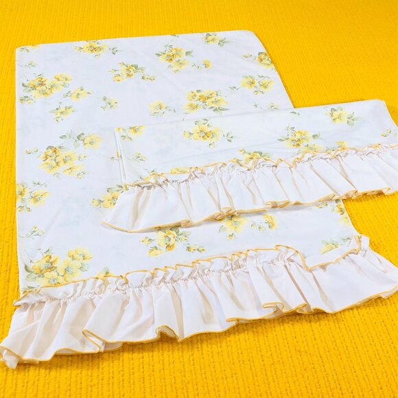 Vintage 70s BURLINGTON HOUSE USA Yellow Floral Ruffle Pillowcase Set: Percale - Picture 1 of 10